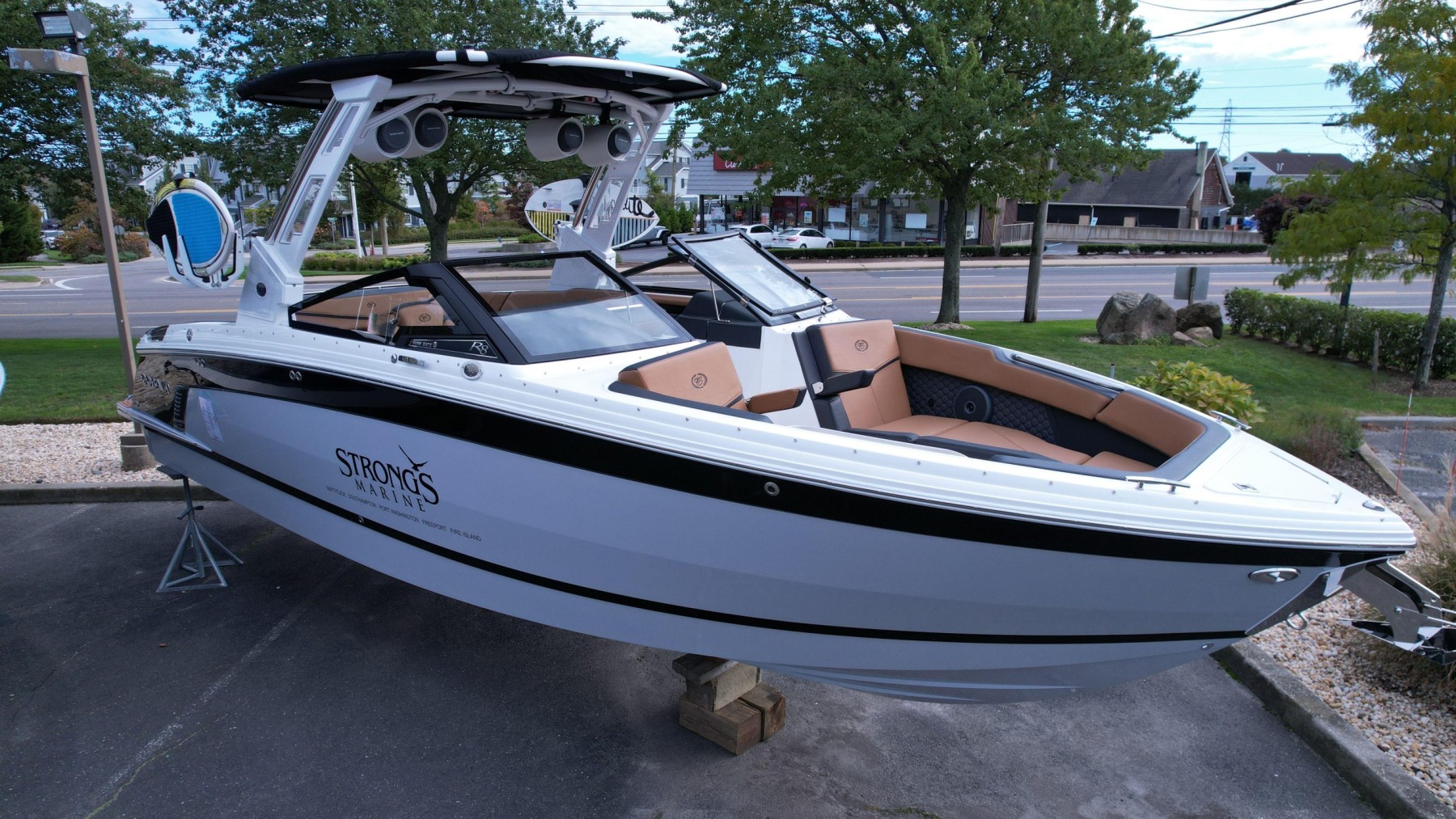 Cobalt R8 Surf (2023)